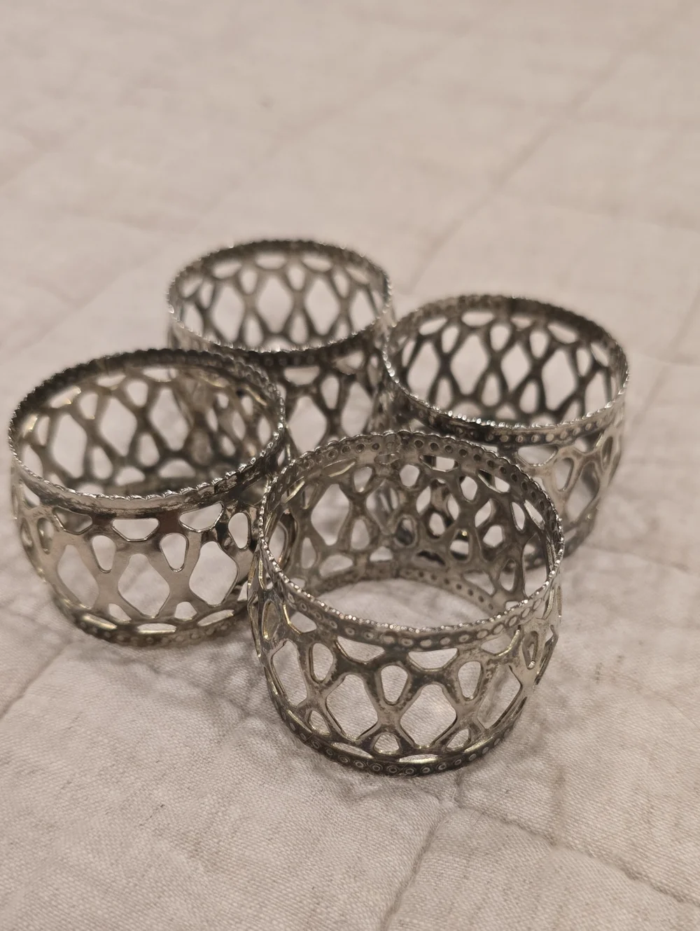 Vintage Set of 4 Silver Plate Filigree Napkin Ring Holders